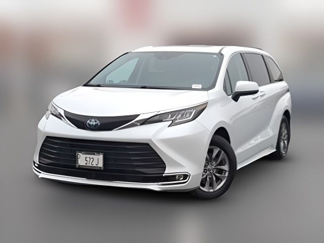 2022 Toyota Sienna XLE