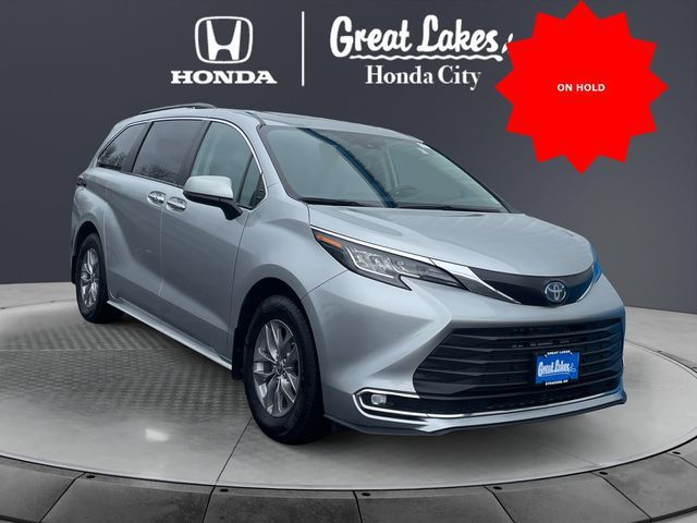 2022 Toyota Sienna XLE