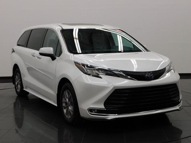 2022 Toyota Sienna XLE