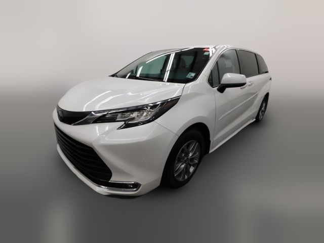 2022 Toyota Sienna XLE