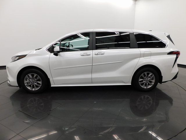 2022 Toyota Sienna XLE