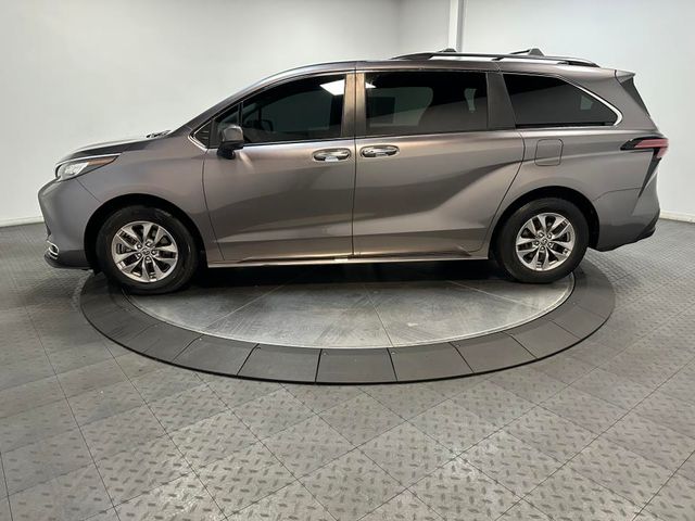 2022 Toyota Sienna XLE