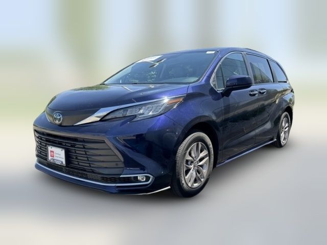 2022 Toyota Sienna XLE