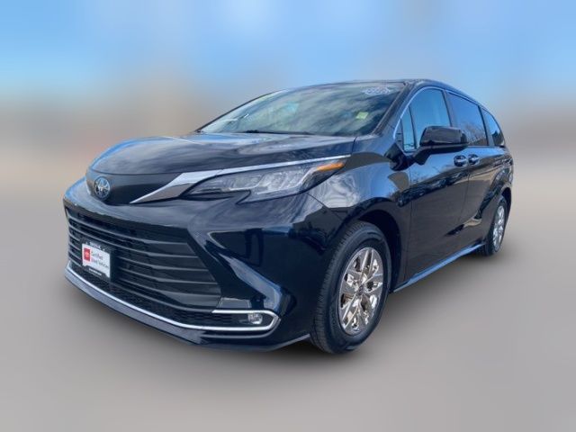 2022 Toyota Sienna XLE