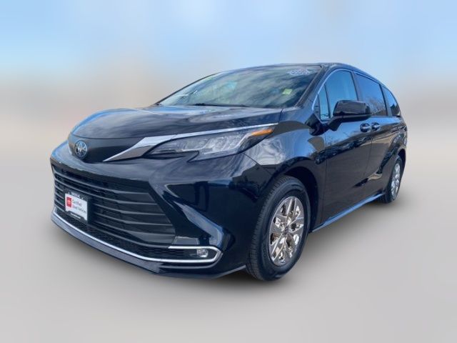 2022 Toyota Sienna XLE