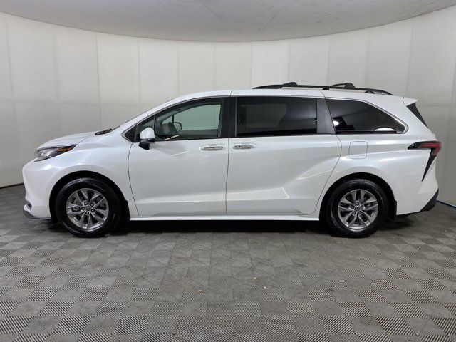 2022 Toyota Sienna XLE