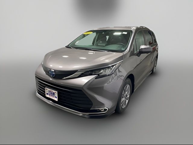 2022 Toyota Sienna XLE