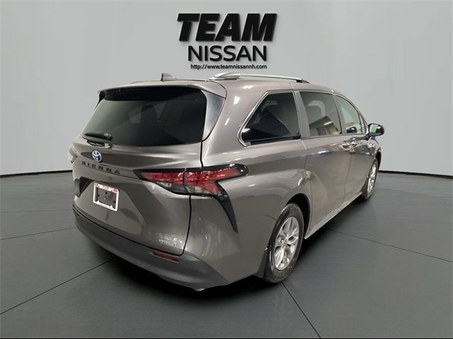 2022 Toyota Sienna XLE