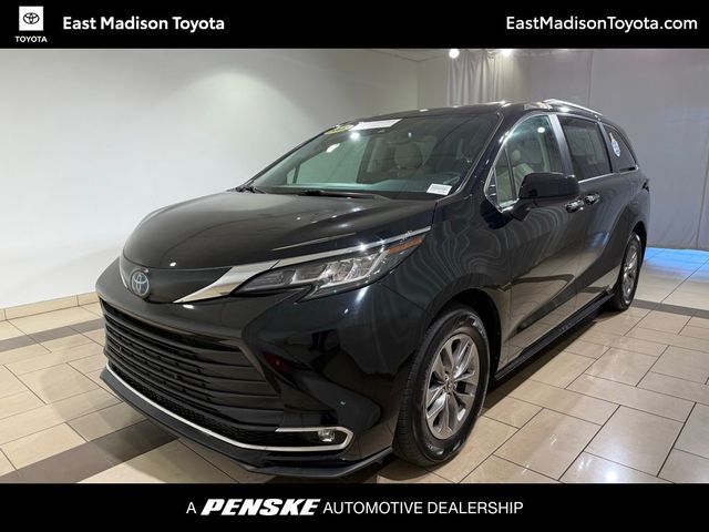 2022 Toyota Sienna XLE