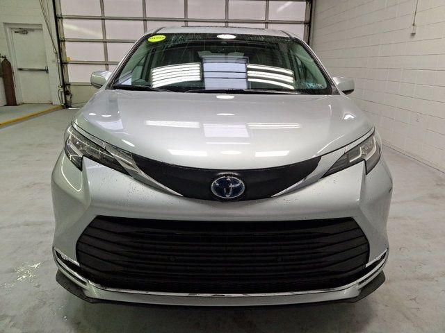 2022 Toyota Sienna XLE