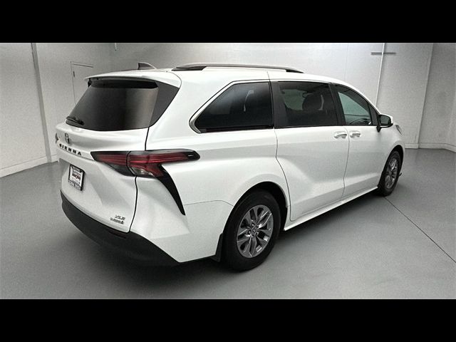 2022 Toyota Sienna XLE