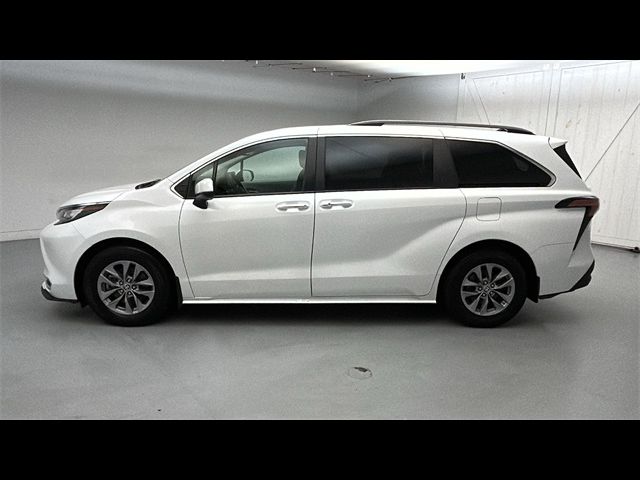 2022 Toyota Sienna XLE