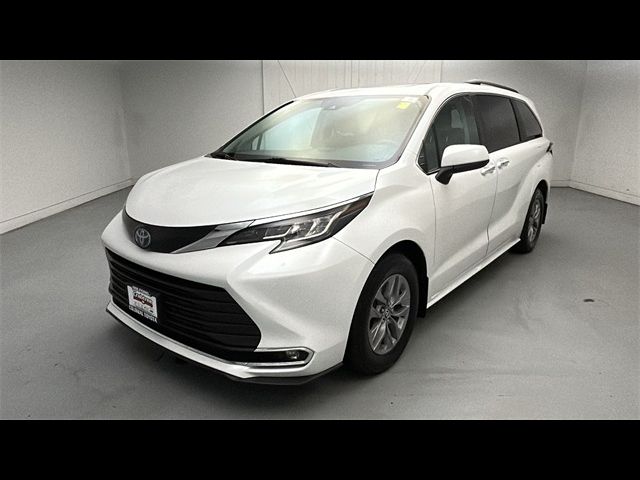 2022 Toyota Sienna XLE