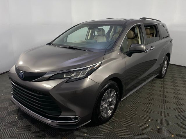 2022 Toyota Sienna XLE