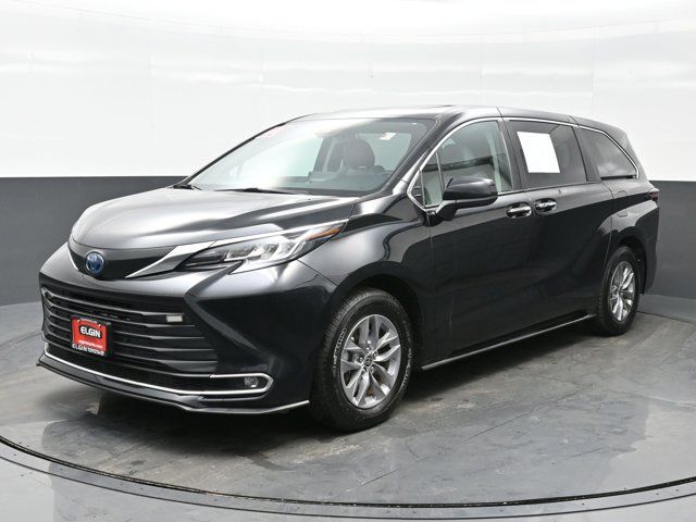 2022 Toyota Sienna XLE