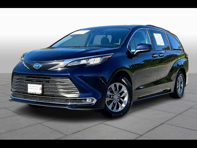 2022 Toyota Sienna XLE