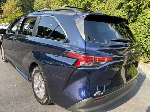 2022 Toyota Sienna XLE