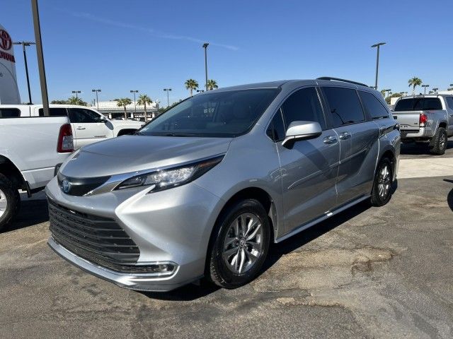 2022 Toyota Sienna XLE