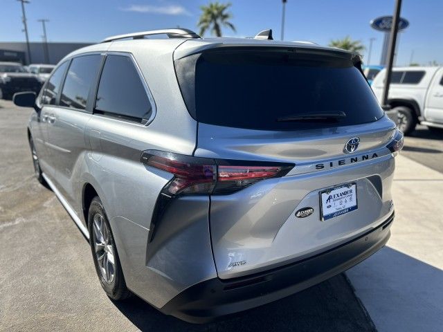 2022 Toyota Sienna XLE