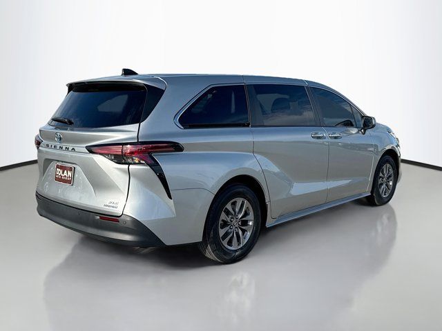 2022 Toyota Sienna XLE