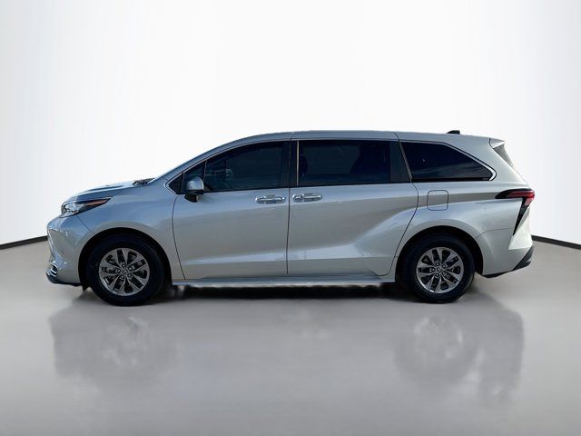 2022 Toyota Sienna XLE