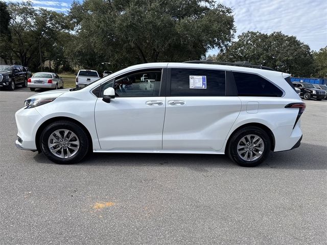 2022 Toyota Sienna XLE