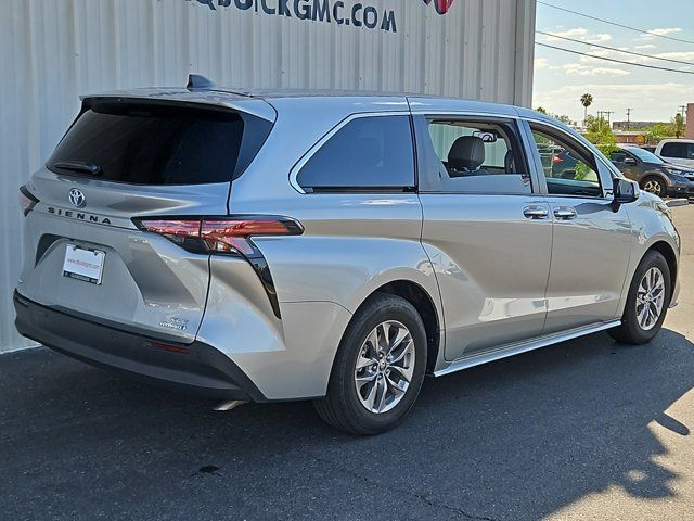 2022 Toyota Sienna XLE