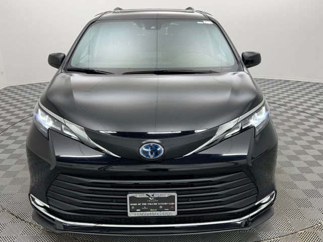 2022 Toyota Sienna XLE