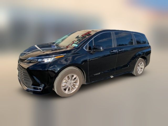 2022 Toyota Sienna XLE