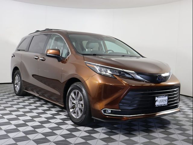 2022 Toyota Sienna XLE