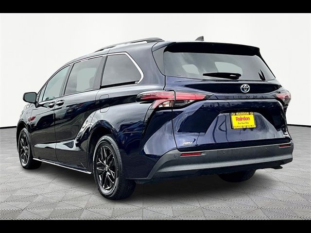 2022 Toyota Sienna XLE