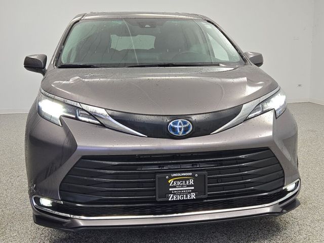 2022 Toyota Sienna XLE