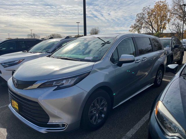 2022 Toyota Sienna XLE