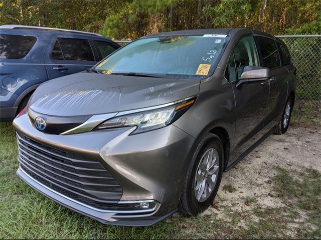 2022 Toyota Sienna XLE