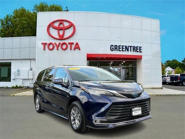 2022 Toyota Sienna XLE