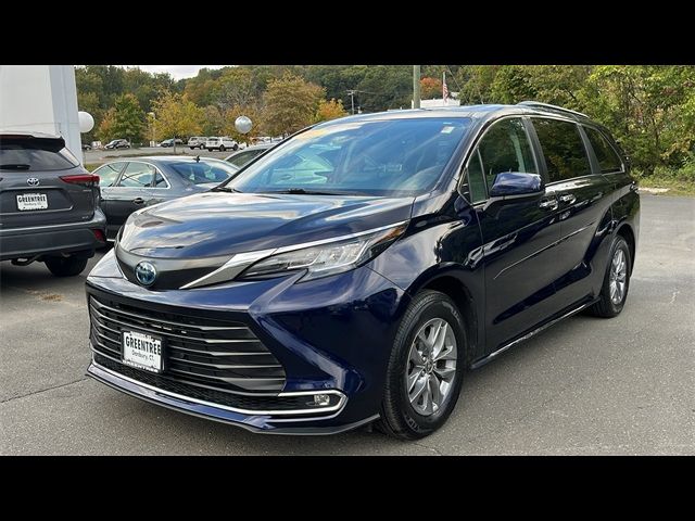 2022 Toyota Sienna XLE