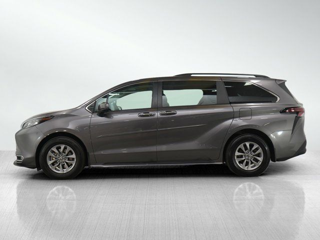 2022 Toyota Sienna XLE