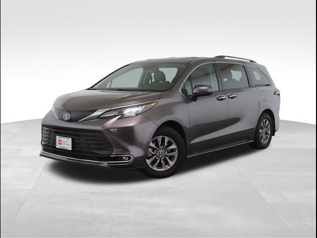 2022 Toyota Sienna XLE