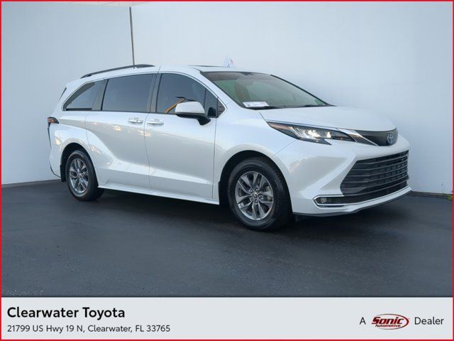 2022 Toyota Sienna XLE