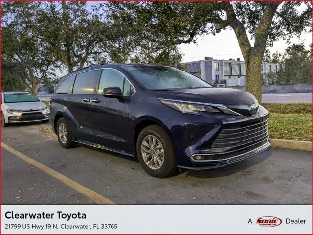 2022 Toyota Sienna XLE