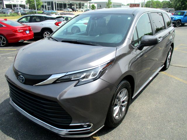 2022 Toyota Sienna XLE