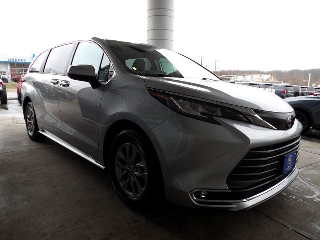 2022 Toyota Sienna XLE