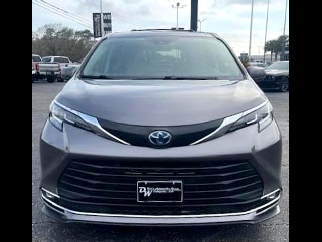 2022 Toyota Sienna XLE