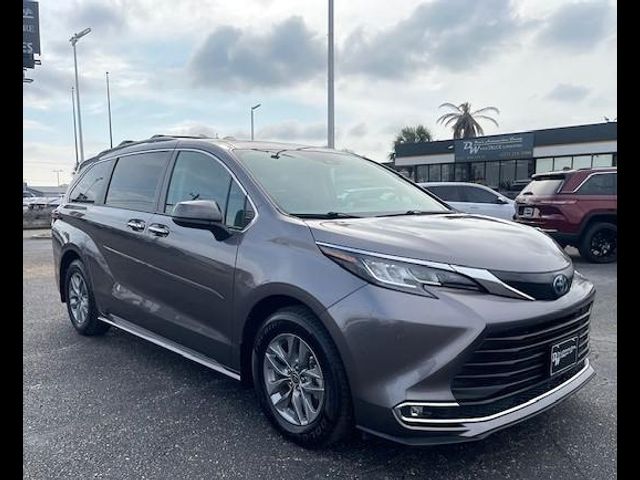 2022 Toyota Sienna XLE