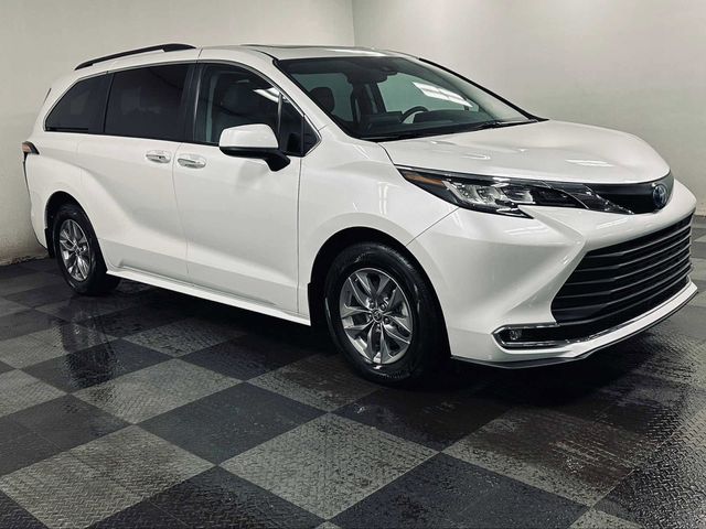 2022 Toyota Sienna XLE