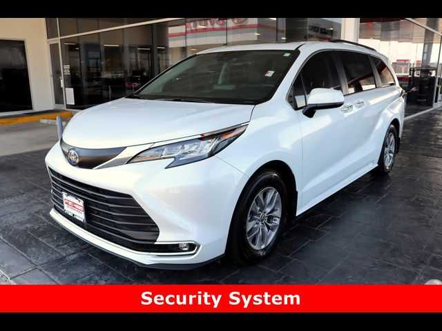 2022 Toyota Sienna XLE