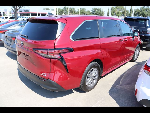 2022 Toyota Sienna XLE