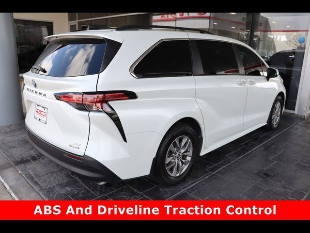 2022 Toyota Sienna XLE