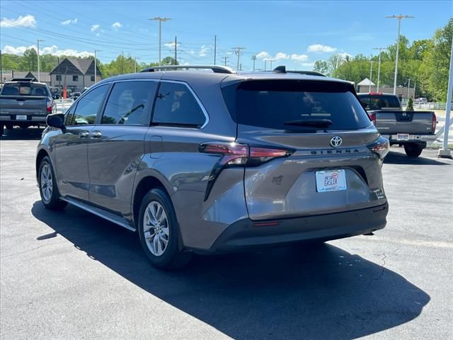 2022 Toyota Sienna XLE