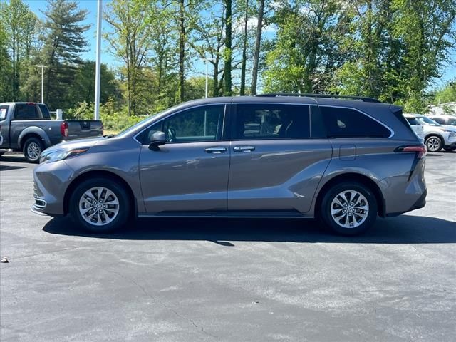 2022 Toyota Sienna XLE